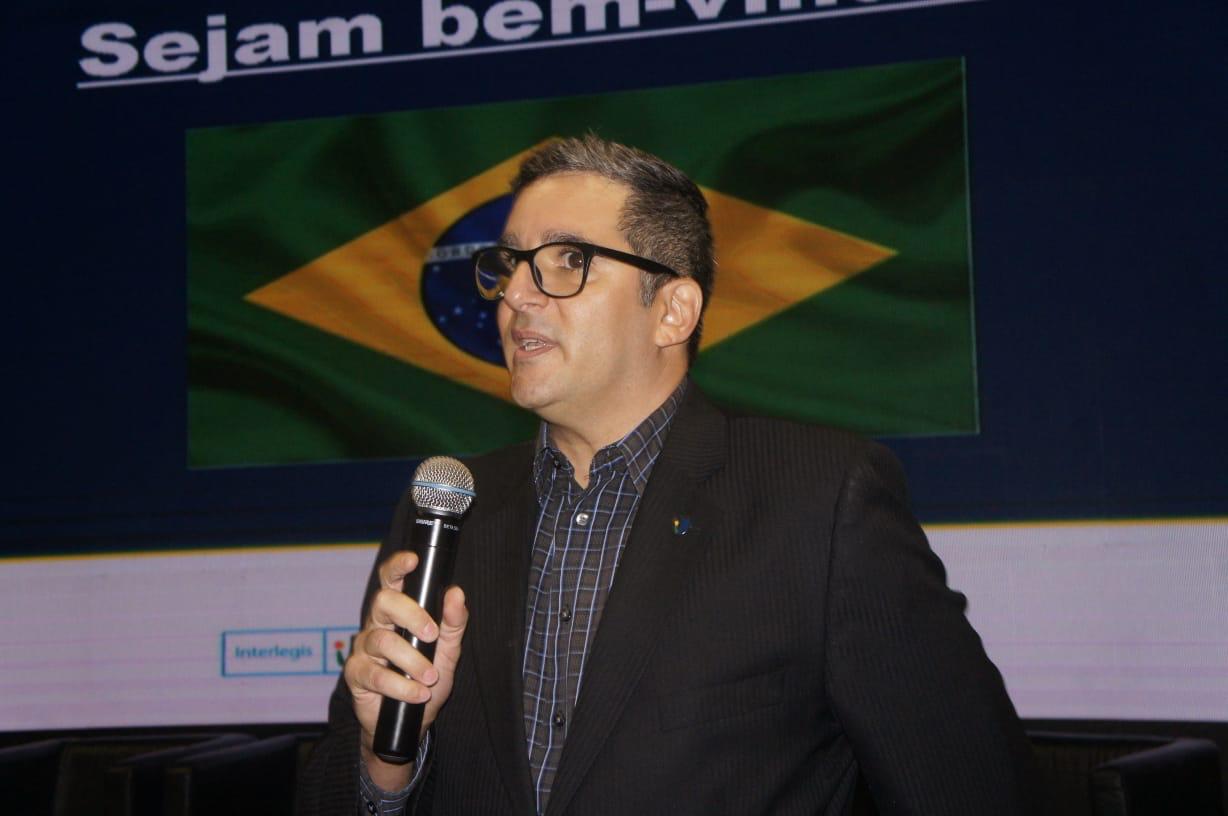 Senado lança coleção 'As Fallas do Throno' durante sessão especial nesta quarta