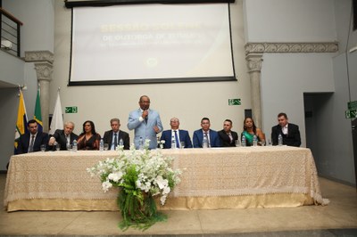 Rogério e mesa 1.JPG
